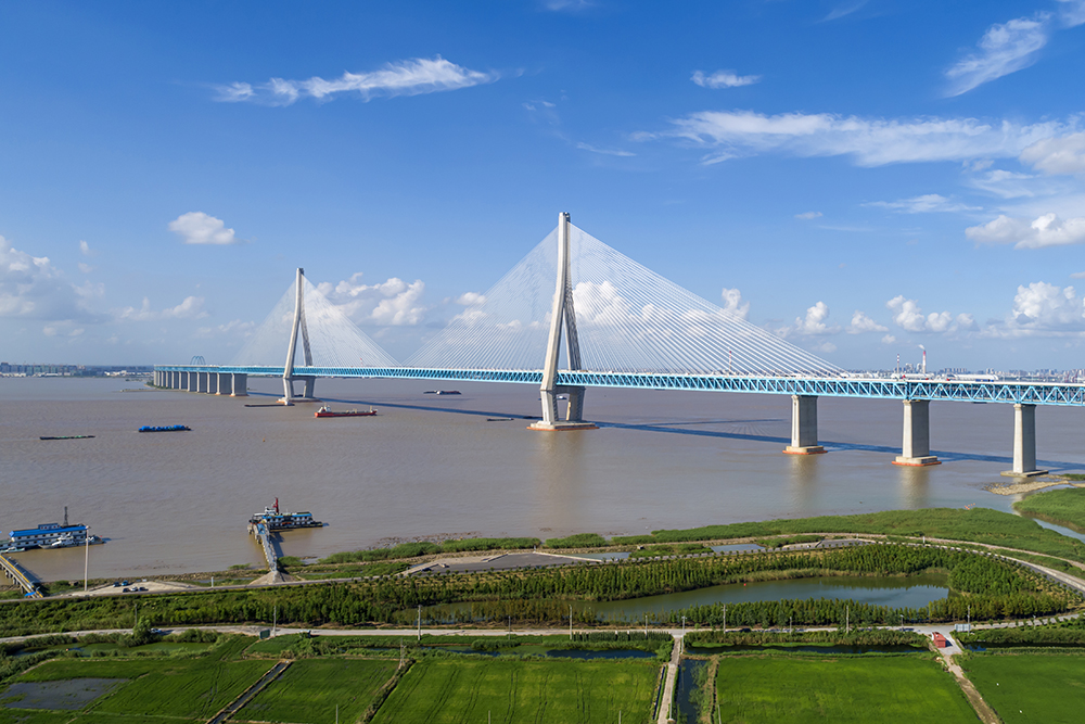 滬蘇通長(zhǎng)江大橋建成通車(chē)。.jpg